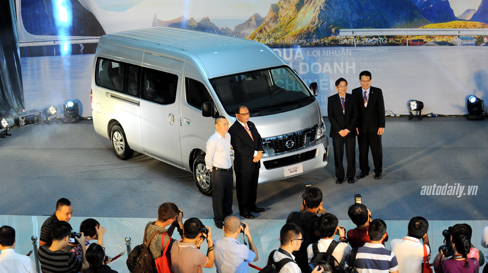 Xe 16 chỗ Nissan NV350 Urvan có giá 1 tỷ 180 triệu đồng nissan-nv350-urvan.jpg