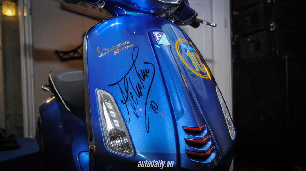 Chiêm ngưỡng Vespa Sprint phiên bản Del Piero giá 350 triệu đồng Vespa_350_trieu (3).jpg