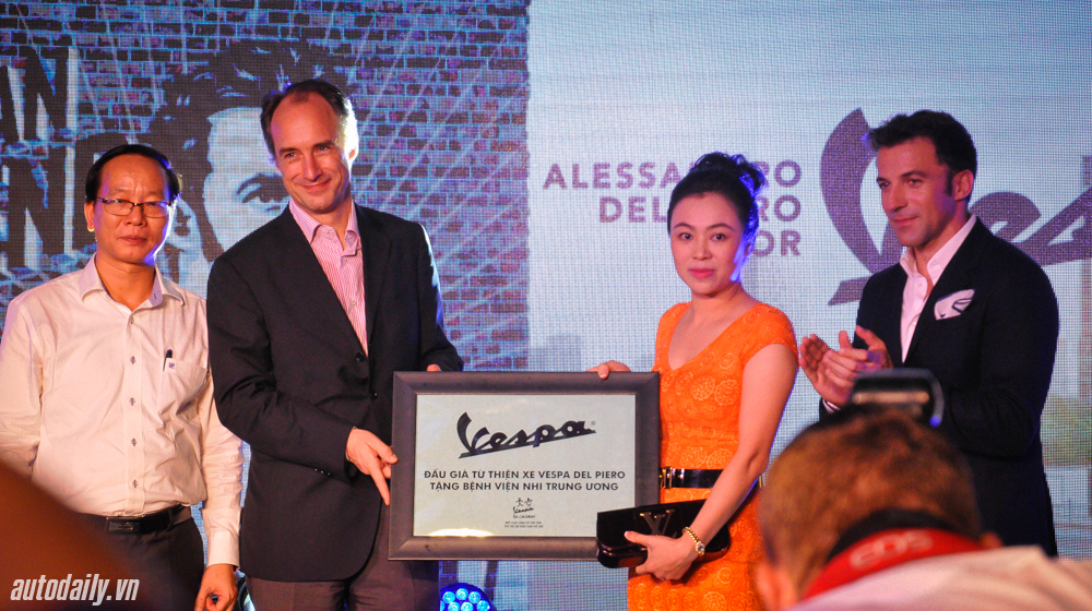 Danh thủ Del Piero: “Việt Nam như là quê hương thứ 2 của Vespa” vespa (1).jpg