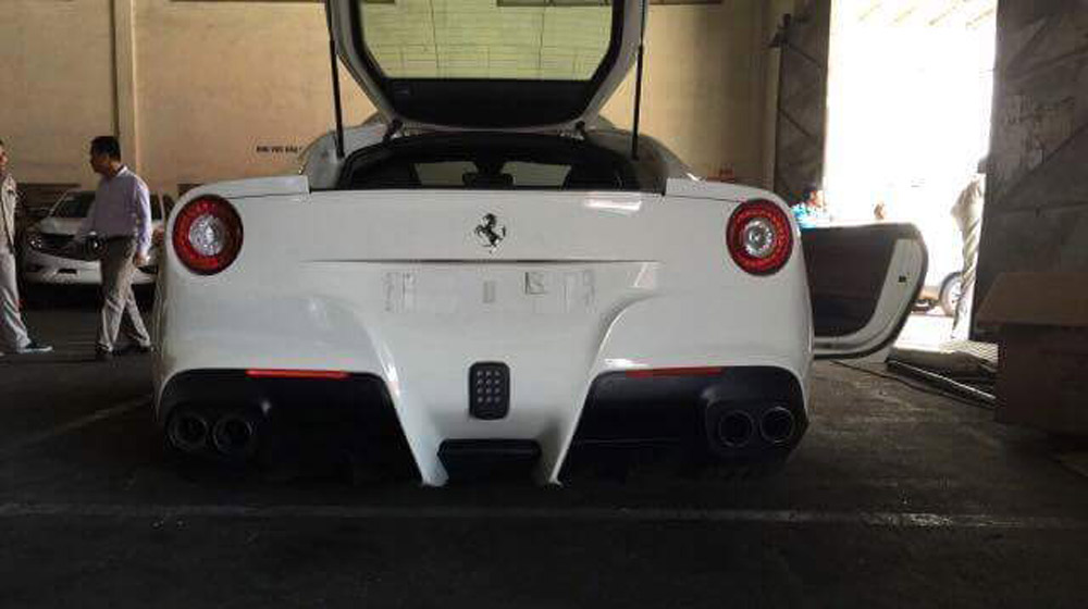 Xế khủng Ferrari F12 Berlinetta thứ 2 lặng lẽ về Việt Nam 11358800_1629810690568858_1403314462_n.jpg