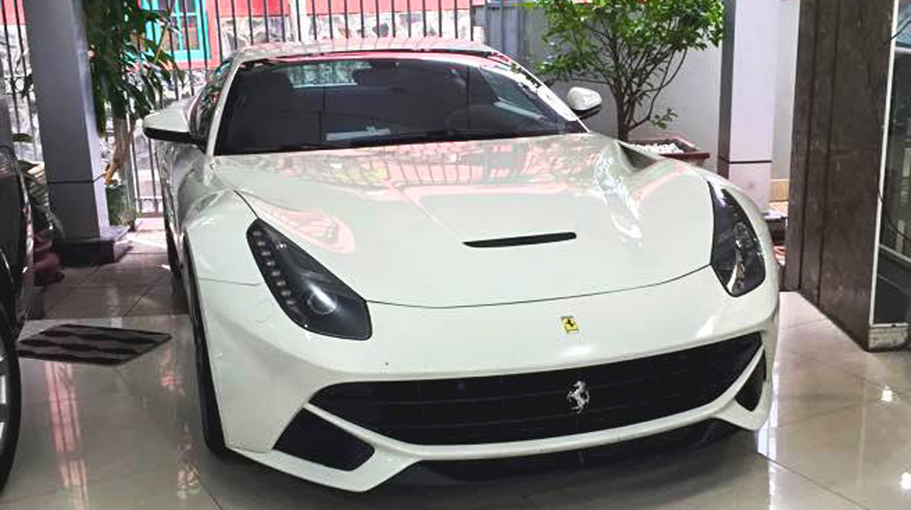 Xế khủng Ferrari F12 Berlinetta thứ 2 lặng lẽ về Việt Nam 11415319_775692172551562_6864768988167883953_n.jpg
