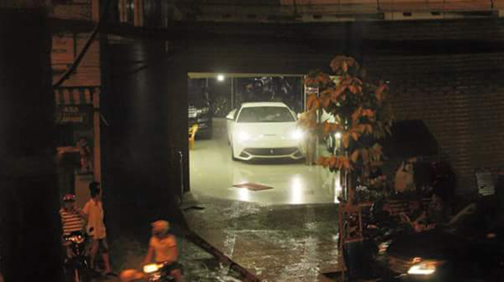 Xế khủng Ferrari F12 Berlinetta thứ 2 lặng lẽ về Việt Nam 4.jpg