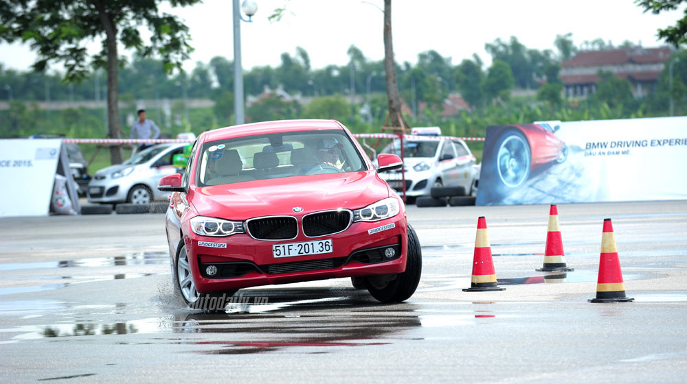 Luyện tay lái cùng chuyên gia tập đoàn BMW bmw-driving-experience (2).jpg