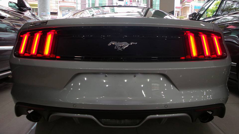 Soi chi tiết xe cơ bắp Ford Mustang 2015 thứ 2 về Việt Nam ford mustang 2015 (6).jpg