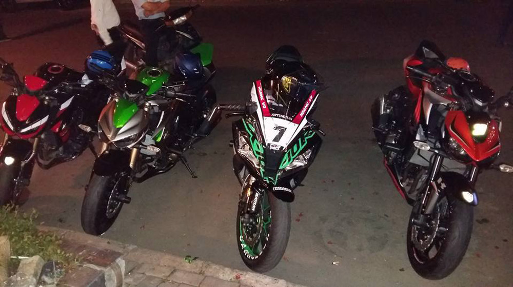 Dàn siêu xe khủng tụ họp hoành tráng tại Sài Gòn 10423291_650481508422187_9117851940658743646_n.jpg