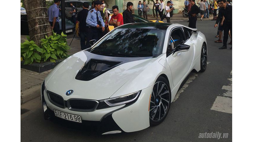 Dàn siêu xe khủng tụ họp hoành tráng tại Sài Gòn 11329839_663824517085286_8394268644373338665_n.jpg