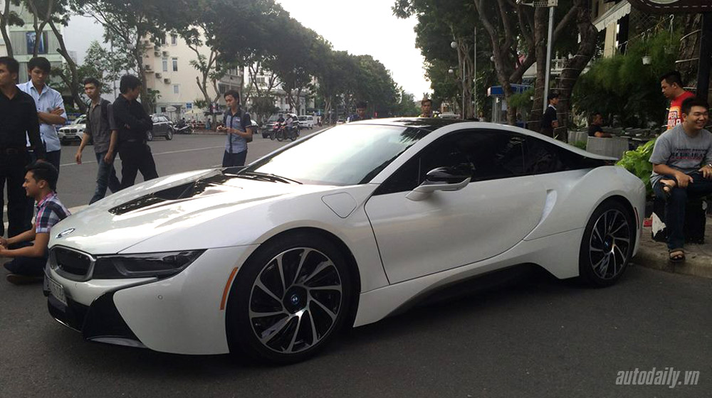 Dàn siêu xe khủng tụ họp hoành tráng tại Sài Gòn 11351337_663824560418615_8230450613980661304_n.jpg