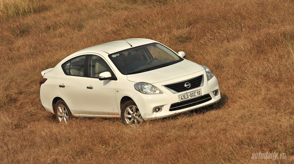 Chọn Honda City hay Nissan Sunny? Nissan Sunny (24).jpg