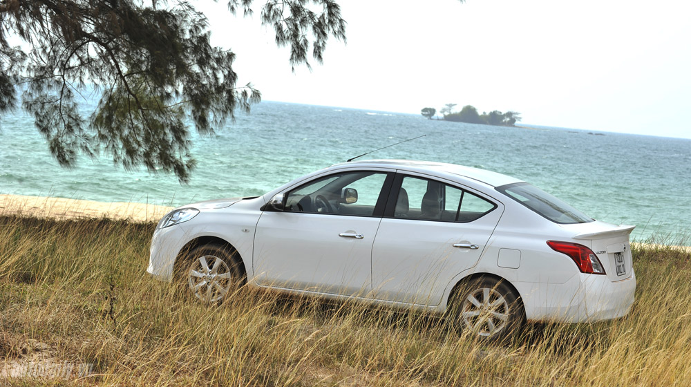Chọn Honda City hay Nissan Sunny? Nissan Sunny (61).jpg