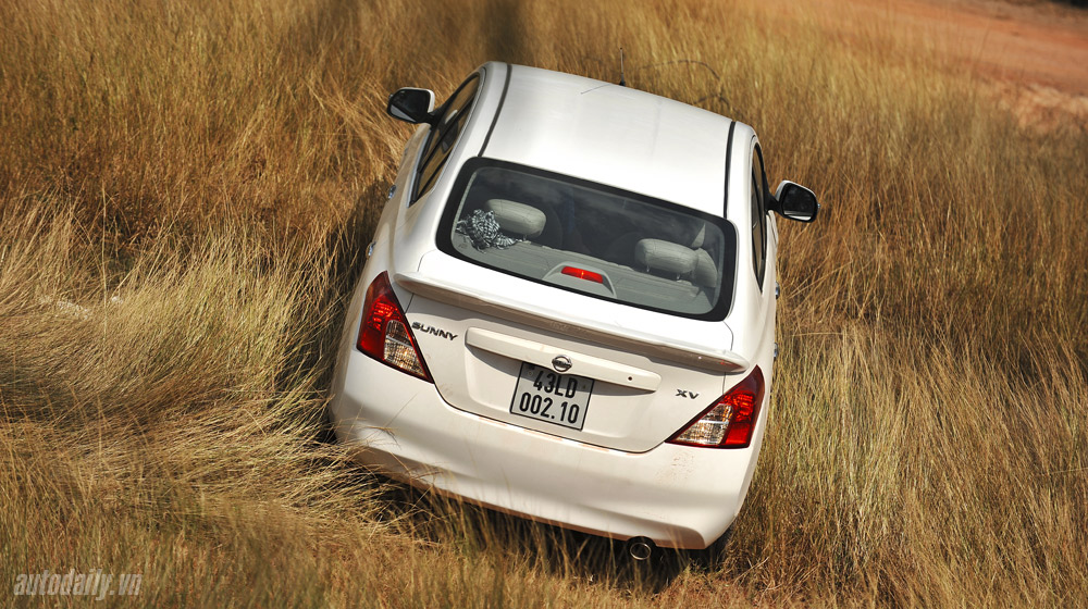 Chọn Honda City hay Nissan Sunny? Nissan Sunny (63).jpg