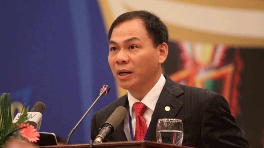 Người giàu nhất, nhì Việt Nam đi xe gì? sieu giau khong di sieu xe (1).gif