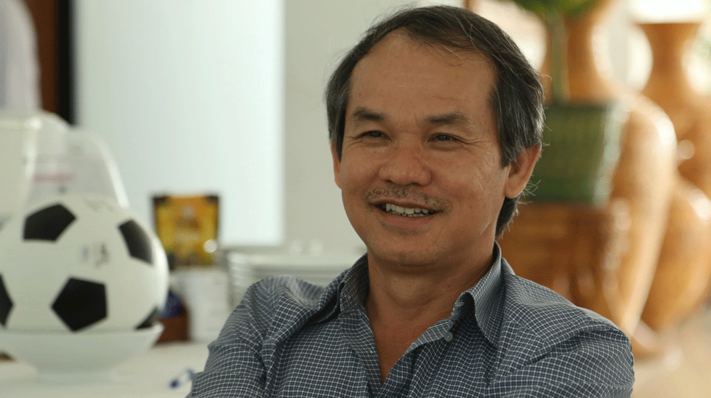 Người giàu nhất, nhì Việt Nam đi xe gì? sieu giau khong di sieu xe (2).gif