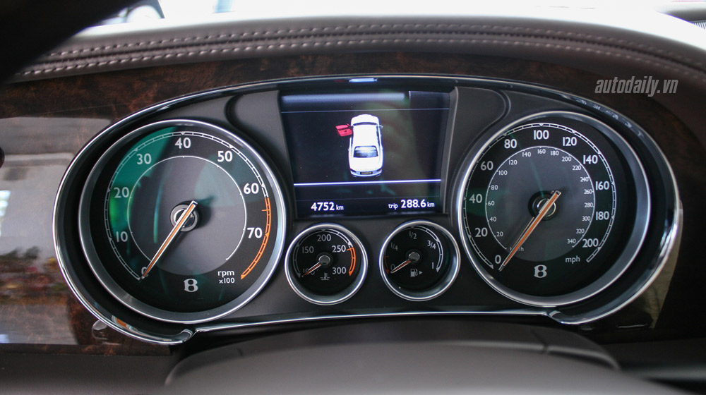 Ảnh chi tiết Bentley Flying Spur 2014 màu mận tại Hà Nội Bentley-continental-Flying-Spur-(17).jpg