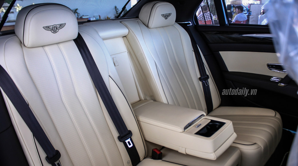 Ảnh chi tiết Bentley Flying Spur 2014 màu mận tại Hà Nội Bentley-continental-Flying-Spur-(23).jpg