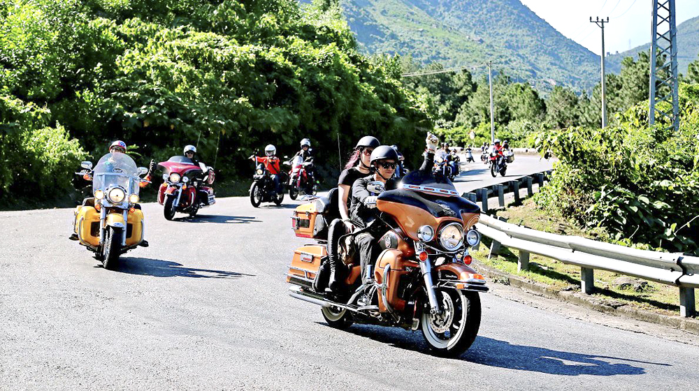 Chùm ảnh: Hàng trăm môtô 