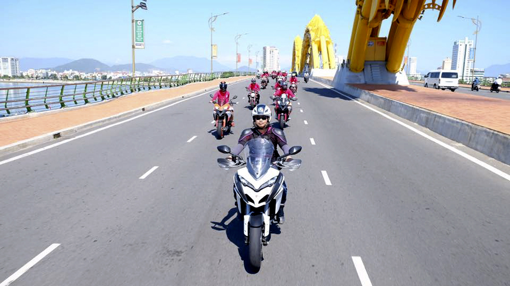 Hàng trăm môtô đã có mặt tại thành phố Đà Nẵng ducati hn 2 copy.jpg