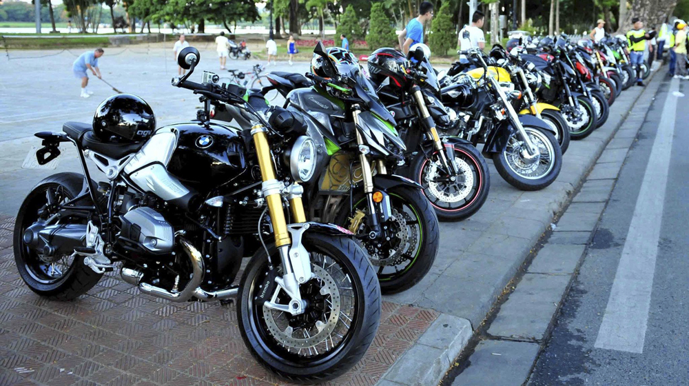 Hàng trăm môtô đã có mặt tại thành phố Đà Nẵng hoang bw 1 copy.jpg