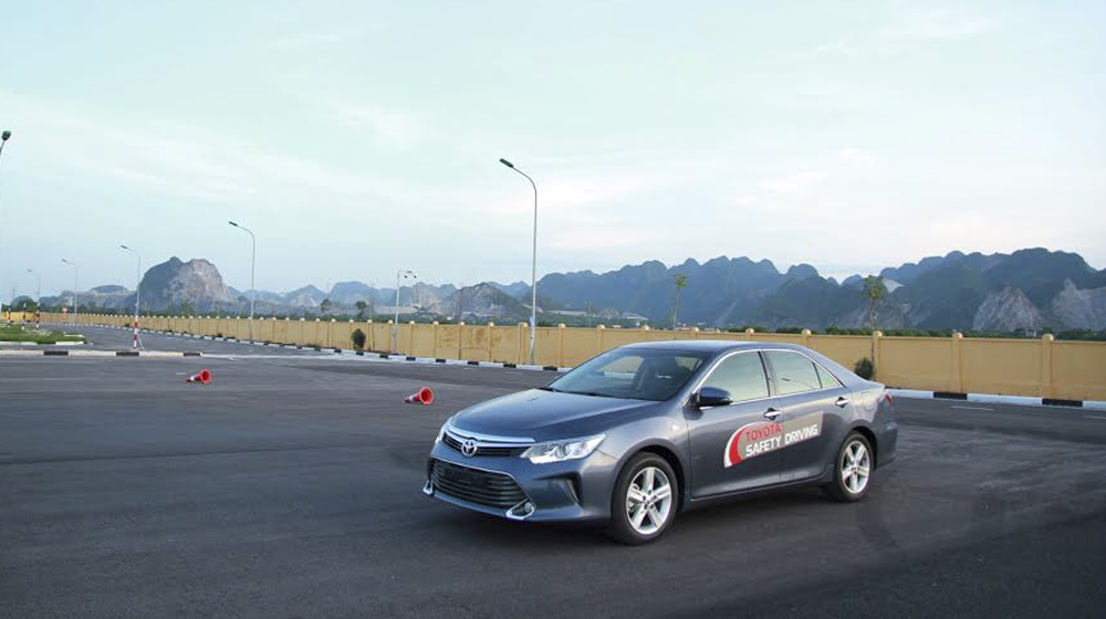 Cùng Toyota Việt Nam học lái xe an toàn toyota 1 copy.jpg