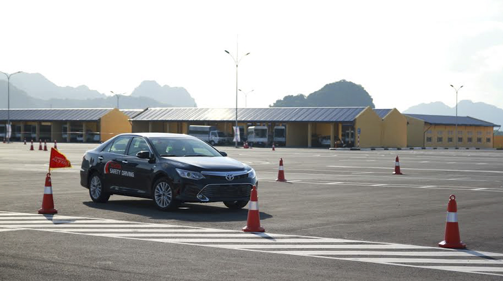 Cùng Toyota Việt Nam học lái xe an toàn toyota 2 copy.jpg