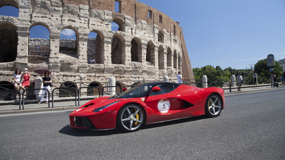 Video: Hơn 100 siêu xe Ferrari quy tụ tại thành Rome 1_32-1280x0_WUXAXM copy.jpg