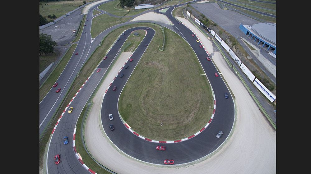 Video: Hơn 100 siêu xe Ferrari quy tụ tại thành Rome DJI_0045-1280x0_BLYX4B copy.jpg