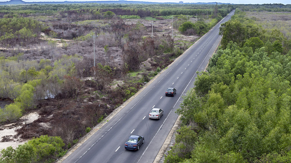 Cầm lái Camry 2015 trên cung đường biển đẹp nhất Việt Nam Toyota-Camry-2.0E-2.5G-2.5Q14.jpg