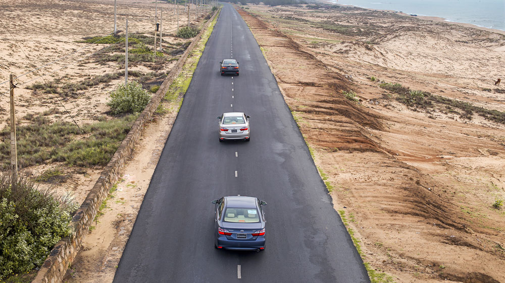 Cầm lái Camry 2015 trên cung đường biển đẹp nhất Việt Nam Toyota-Camry-2.0E-2.5G-2.5Q16.jpg