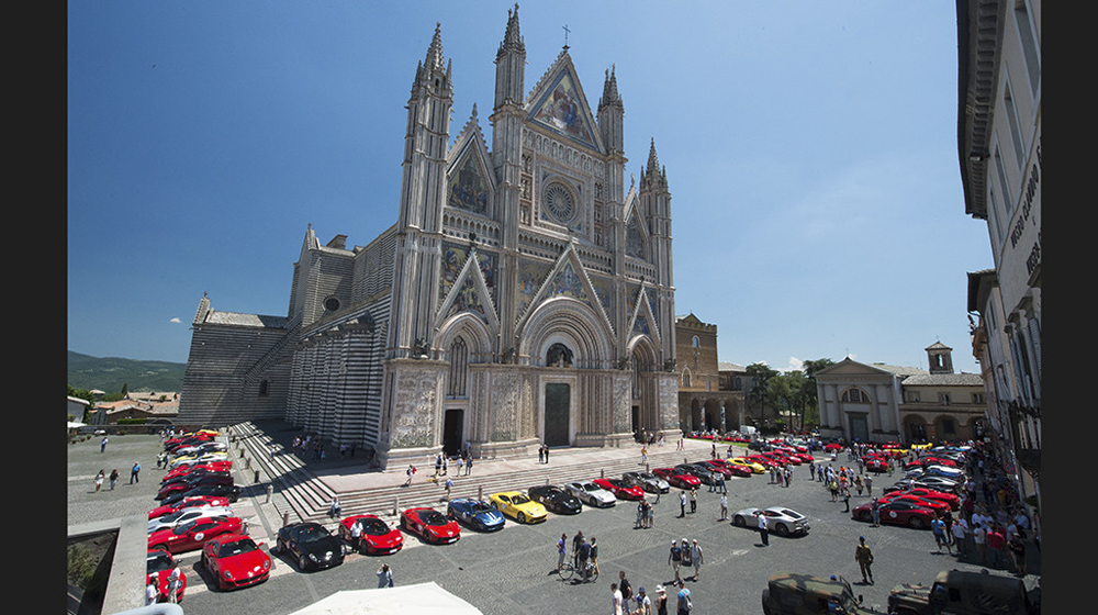 Video: Hơn 100 siêu xe Ferrari quy tụ tại thành Rome _DSC4113-1280x0_4I9QWO copy.jpg