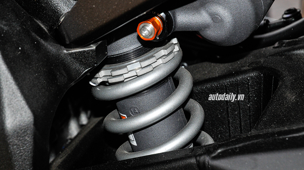 Cận cảnh siêu môtô Yamaha R1 2015 đầu tiên tại Hà Nội Yamaha R1 (1).jpg