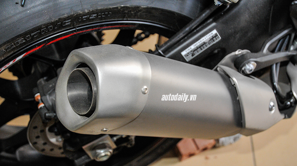 Cận cảnh siêu môtô Yamaha R1 2015 đầu tiên tại Hà Nội Yamaha R1 (10).jpg