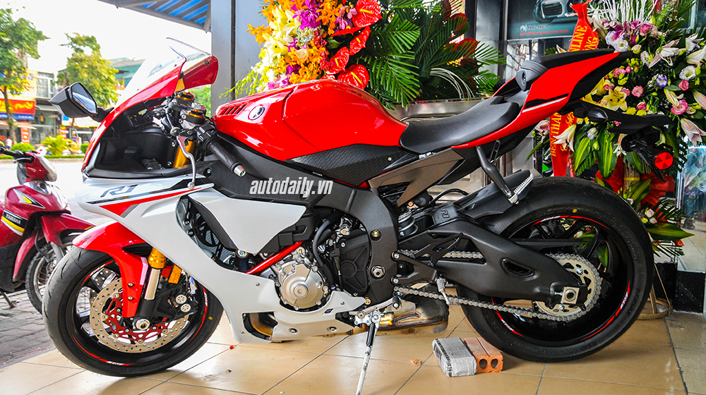 Cận cảnh siêu môtô Yamaha R1 2015 đầu tiên tại Hà Nội Yamaha R1 (12).jpg