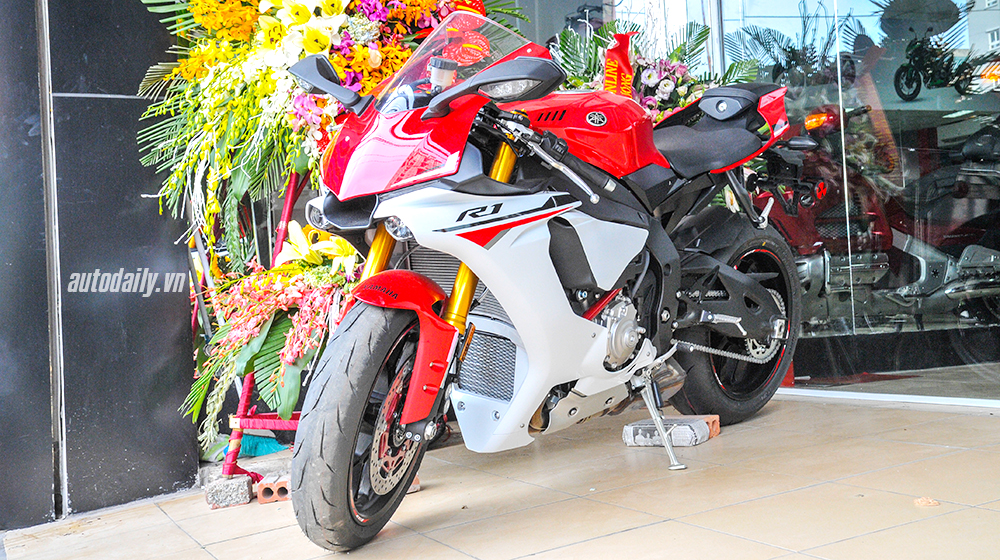 Cận cảnh siêu môtô Yamaha R1 2015 đầu tiên tại Hà Nội Yamaha R1 (3).jpg