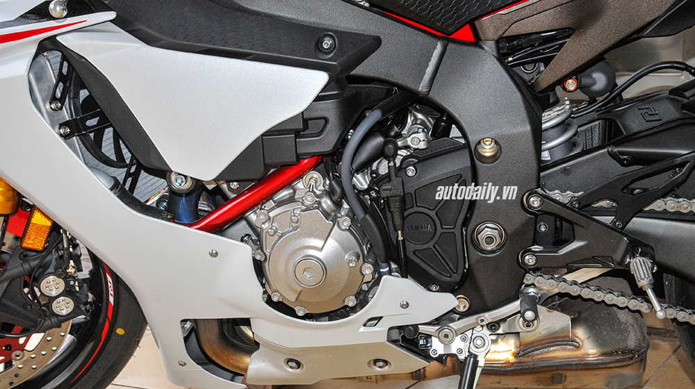 Cận cảnh siêu môtô Yamaha R1 2015 đầu tiên tại Hà Nội Yamaha R1 (5).jpg