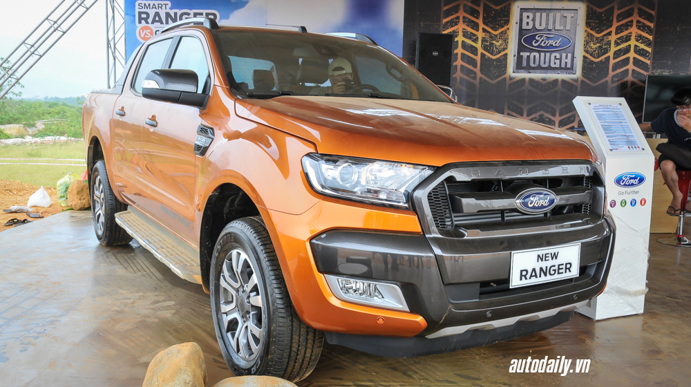 Tưng bừng khai mạc Giải đua xe địa hình Việt Nam 2015 Khai mac VOC (3).JPG