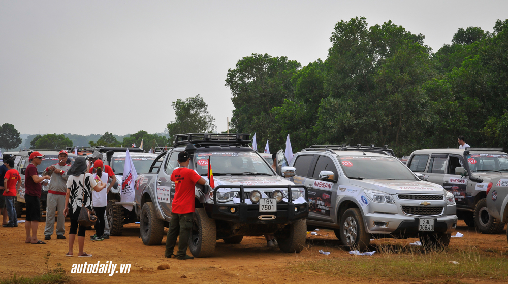 Tưng bừng khai mạc Giải đua xe địa hình Việt Nam 2015 Khai_mac_VOC_2015 (2).jpg