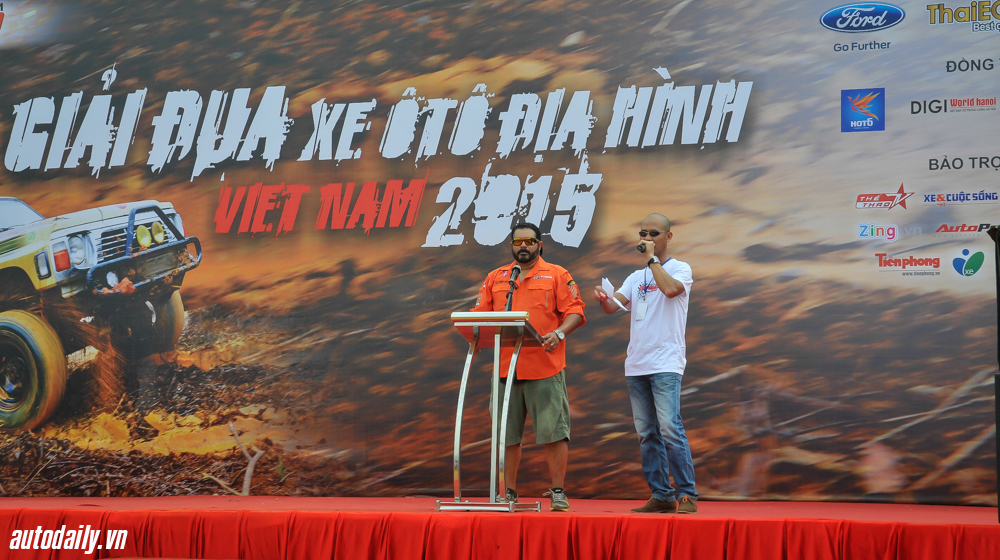 Tưng bừng khai mạc Giải đua xe địa hình Việt Nam 2015 Khai_mac_VOC_2015 (4).jpg