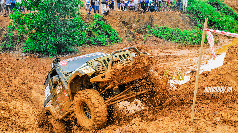 Ngày 2 VOC 2015: Tinh thần đồng đội chiến thắng bùn lầy VOC ngày 2 2-15 (1).jpg