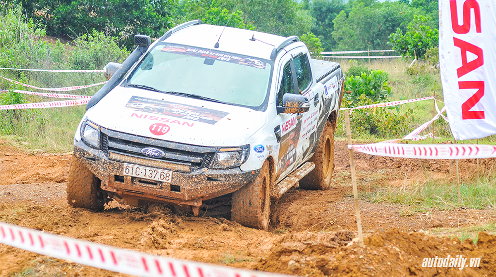 Ngày 2 VOC 2015 Tinh thần đồng đội chiến thắng bùn lầy VOC ngày 2 2-15 (11).jpg