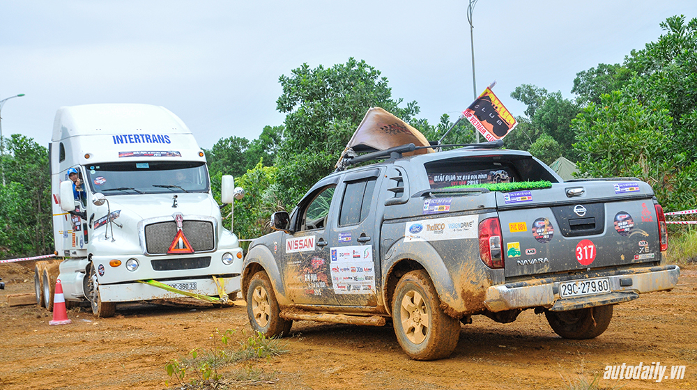 Ngày 2 VOC 2015 Tinh thần đồng đội chiến thắng bùn lầy VOC ngày 2 2-15 (13).jpg