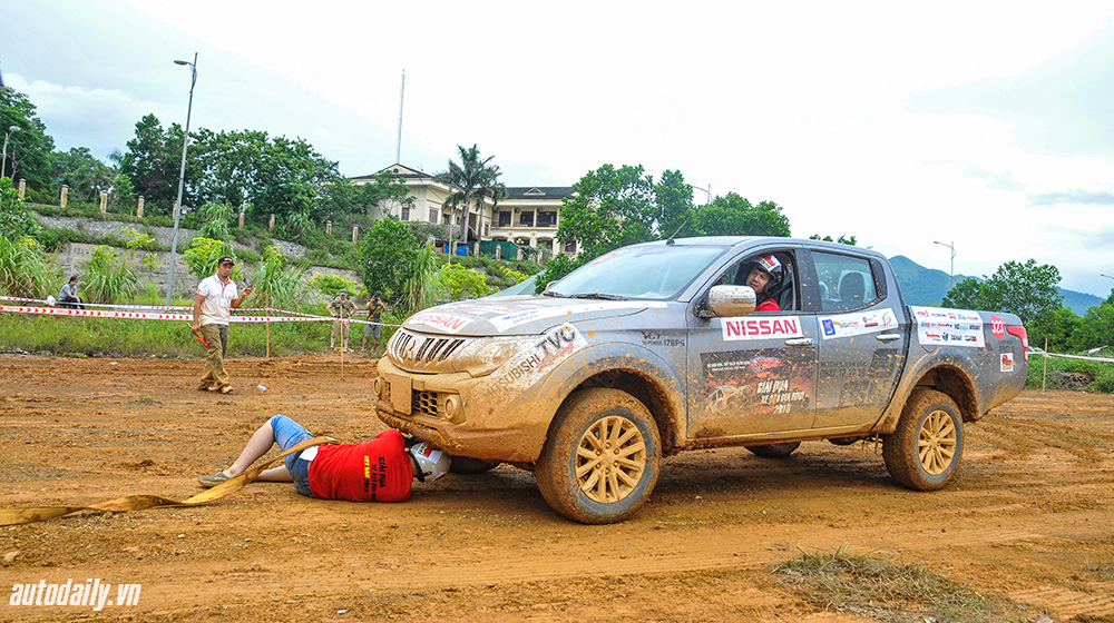 Ngày 2 VOC 2015 Tinh thần đồng đội chiến thắng bùn lầy VOC ngày 2 2-15 (14).jpg