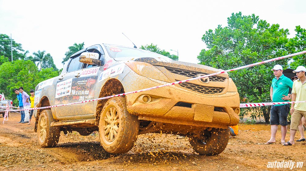 Ngày 2 VOC 2015 Tinh thần đồng đội chiến thắng bùn lầy VOC ngày 2 2-15 (15).jpg