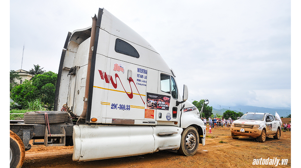 Ngày 2 VOC 2015 Tinh thần đồng đội chiến thắng bùn lầy VOC ngày 2 2-15 (18).jpg
