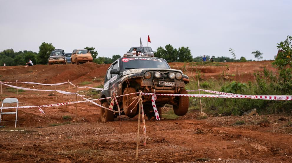 Ngày 2 VOC 2015 Tinh thần đồng đội chiến thắng bùn lầy VOC ngày 2 2-15 (19).jpg