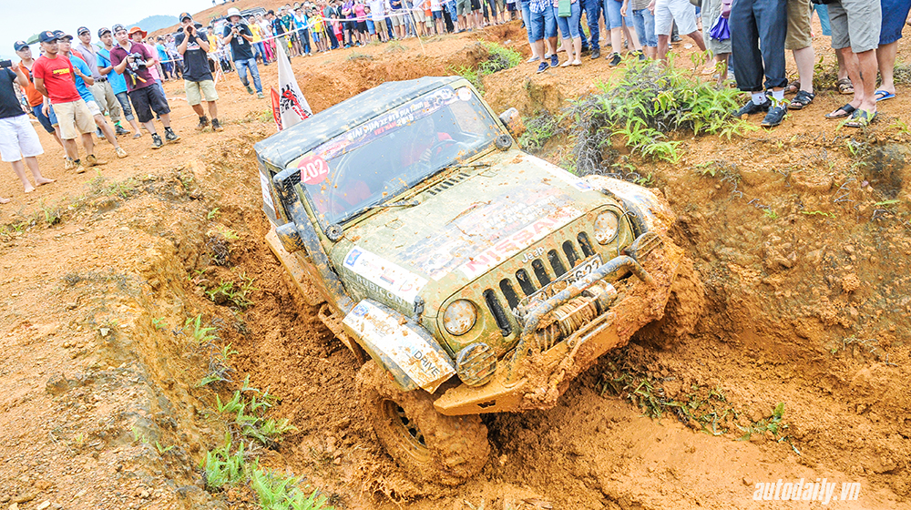 Ngày 2 VOC 2015: Tinh thần đồng đội chiến thắng bùn lầy VOC ngày 2 2-15 (3).jpg