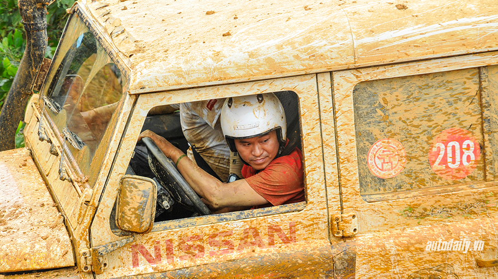 Ngày 2 VOC 2015: Tinh thần đồng đội chiến thắng bùn lầy VOC ngày 2 2-15 (6).jpg