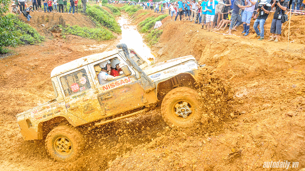 Ngày 2 VOC 2015: Tinh thần đồng đội chiến thắng bùn lầy VOC ngày 2 2-15 (7).jpg