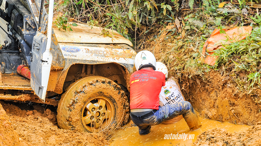Ngày 2 VOC 2015: Tinh thần đồng đội chiến thắng bùn lầy VOC ngày 2 2-15 (8).jpg