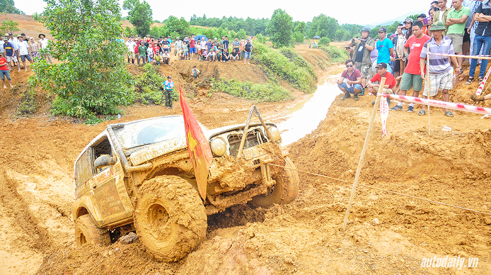 Ngày 2 VOC 2015: Tinh thần đồng đội chiến thắng bùn lầy VOC ngày 2 2-15 (9).jpg