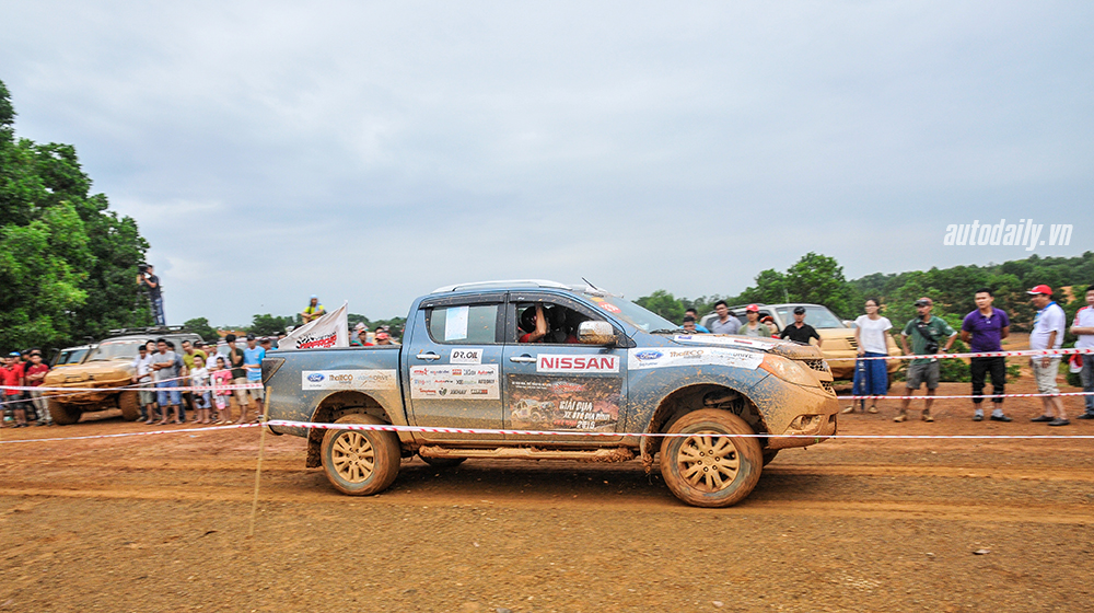 Xe bán tải thử tài kéo xe 12 tấn tại VOC 2015 _GLK2677 copy.jpg