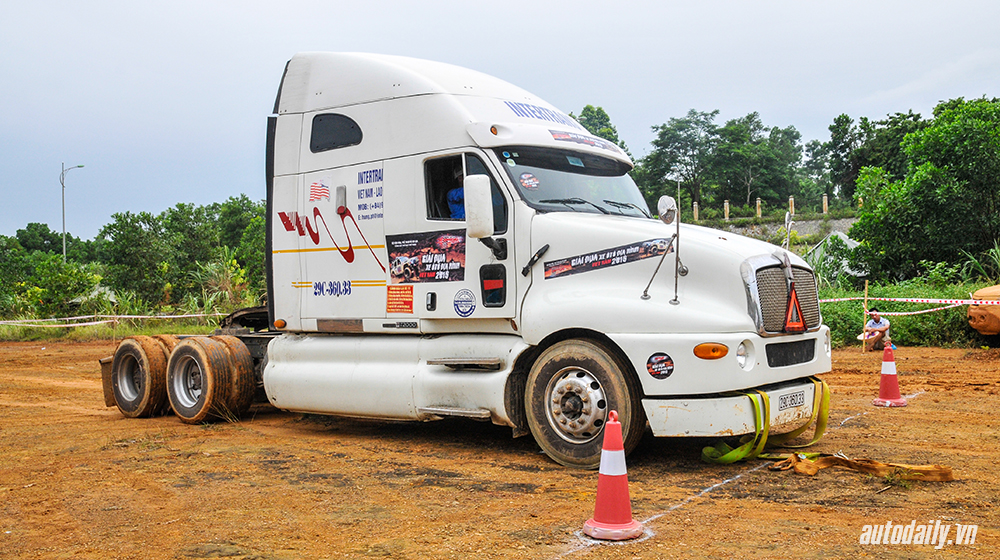 Xe bán tải thử tài kéo xe 12 tấn tại VOC 2015 _GLK2687 copy.jpg